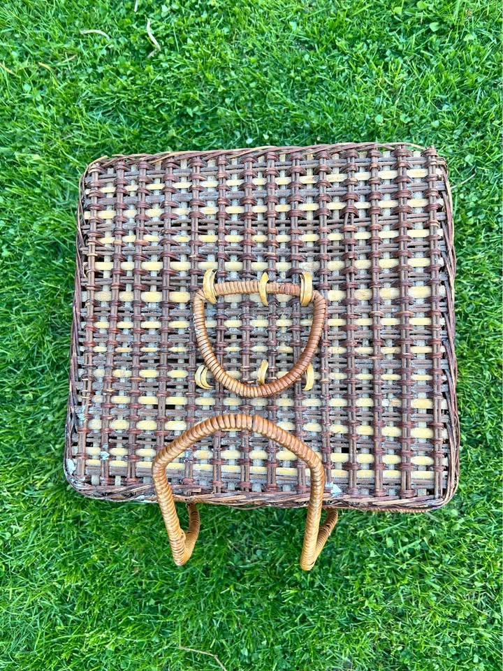 Wicker Picnic Basket - Classic Design - photo 2
