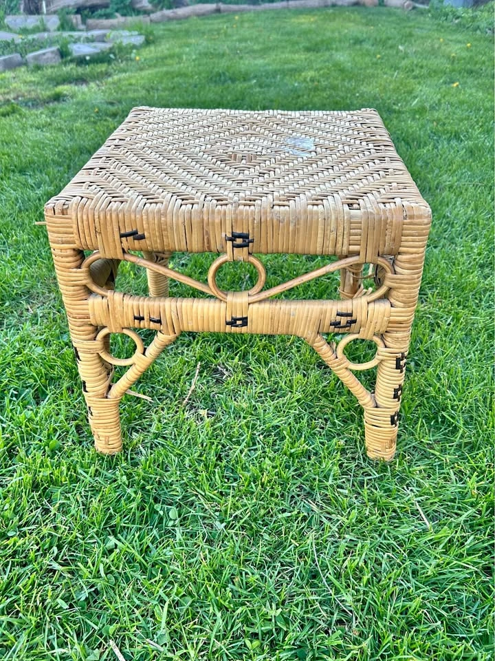 Wicker side chair