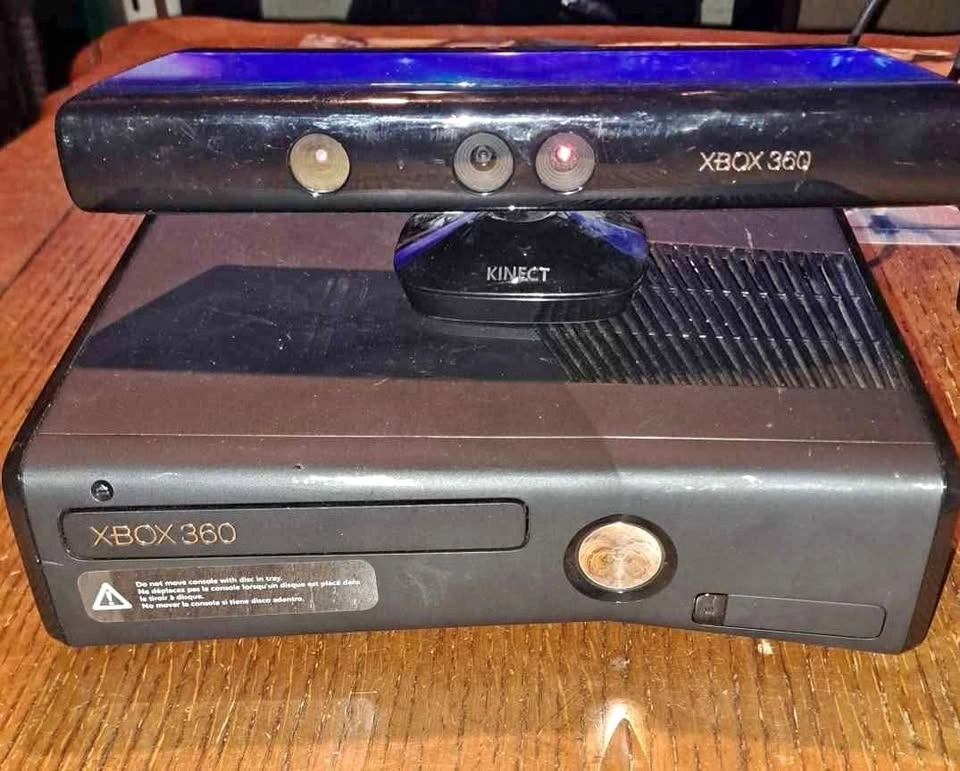 Xbox 360 Kinect Bundle with 15 Games and 2 Controllers