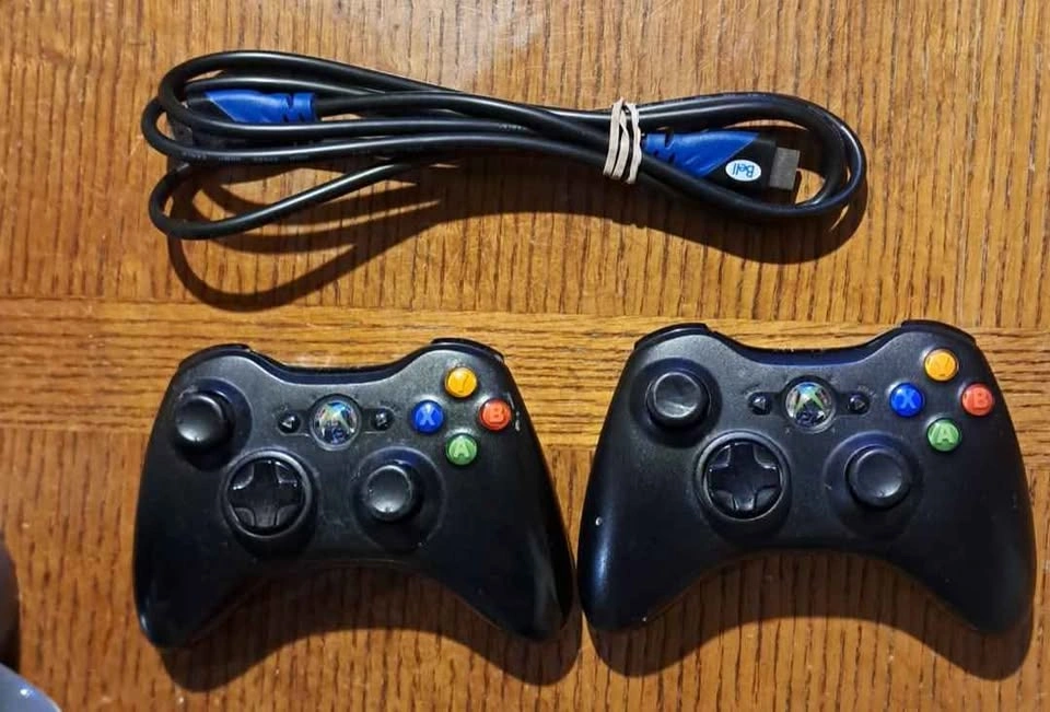 Xbox 360 Kinect Bundle with 15 Games and 2 Controllers - photo 2