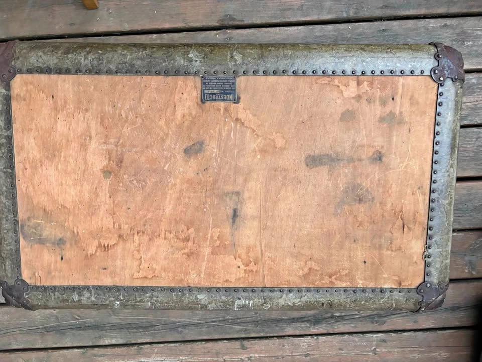 Antique Indestructo Steamer Trunk / Storage Chest – Early 1900s