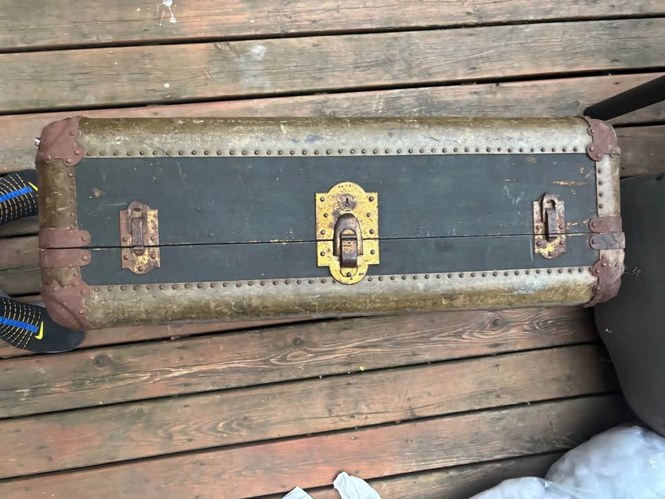 Antique Indestructo Steamer Trunk / Storage Chest – Early 1900s - photo 2