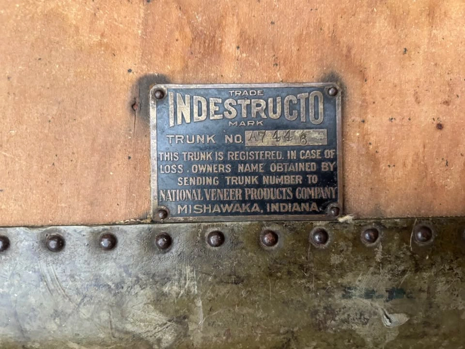 Antique Indestructo Steamer Trunk / Storage Chest – Early 1900s - photo 3