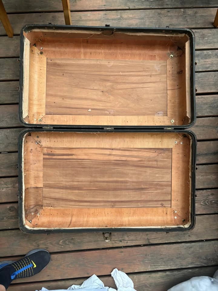 Antique Indestructo Steamer Trunk / Storage Chest – Early 1900s - photo 5