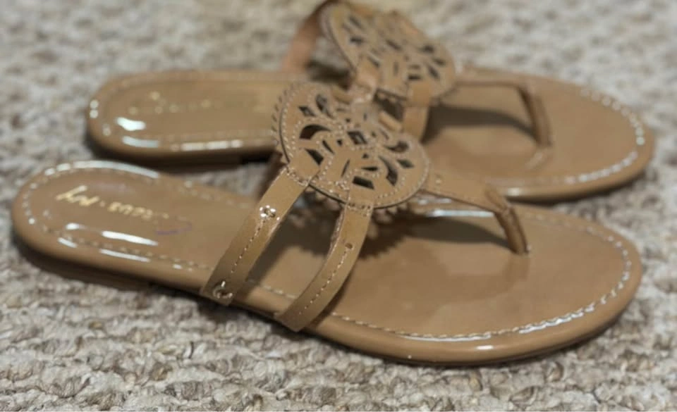 Circus by Sam Edelman Tan Patent Medallion Thong Sandals - photo 2