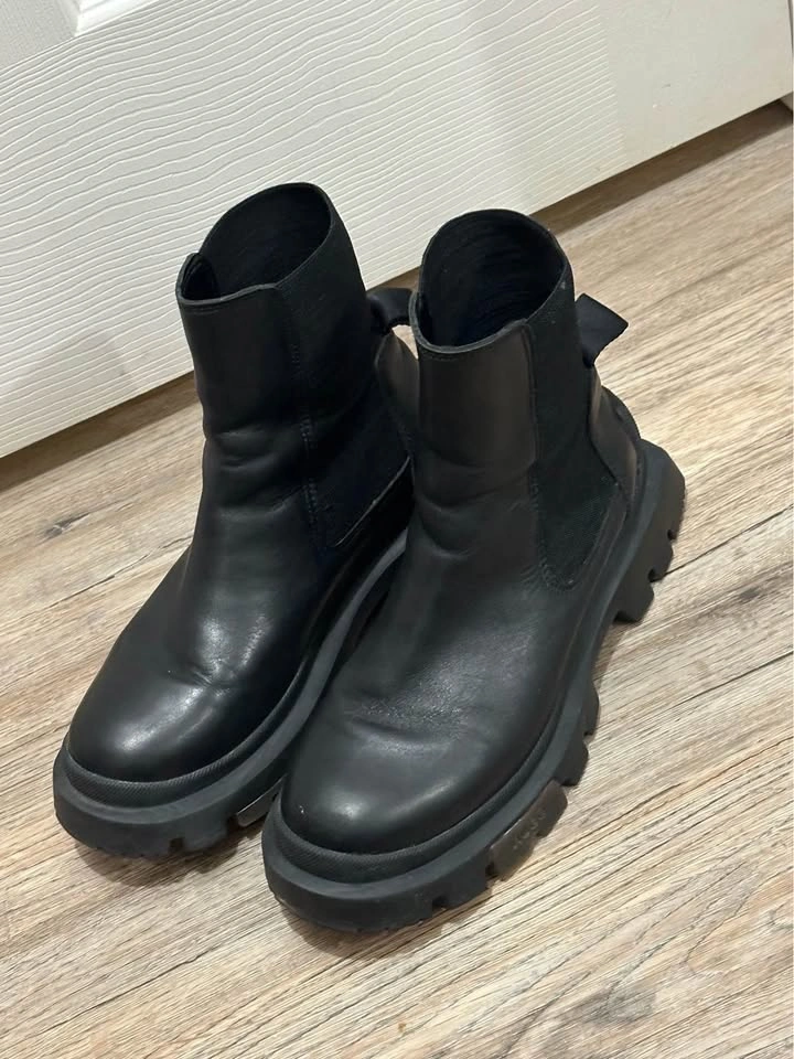 Hugo Fabyan Size 38 Chelsea Boots - photo 4