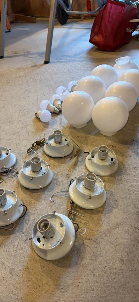 Set of 7 builder grade ceiling lights - photo 2