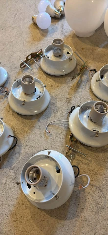 Set of 7 builder grade ceiling lights - photo 3