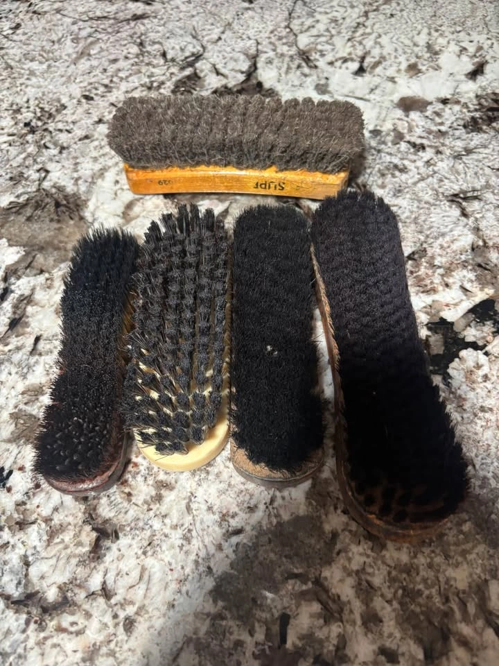 Vintage Shoe Shine Box with Brushes - photo 2