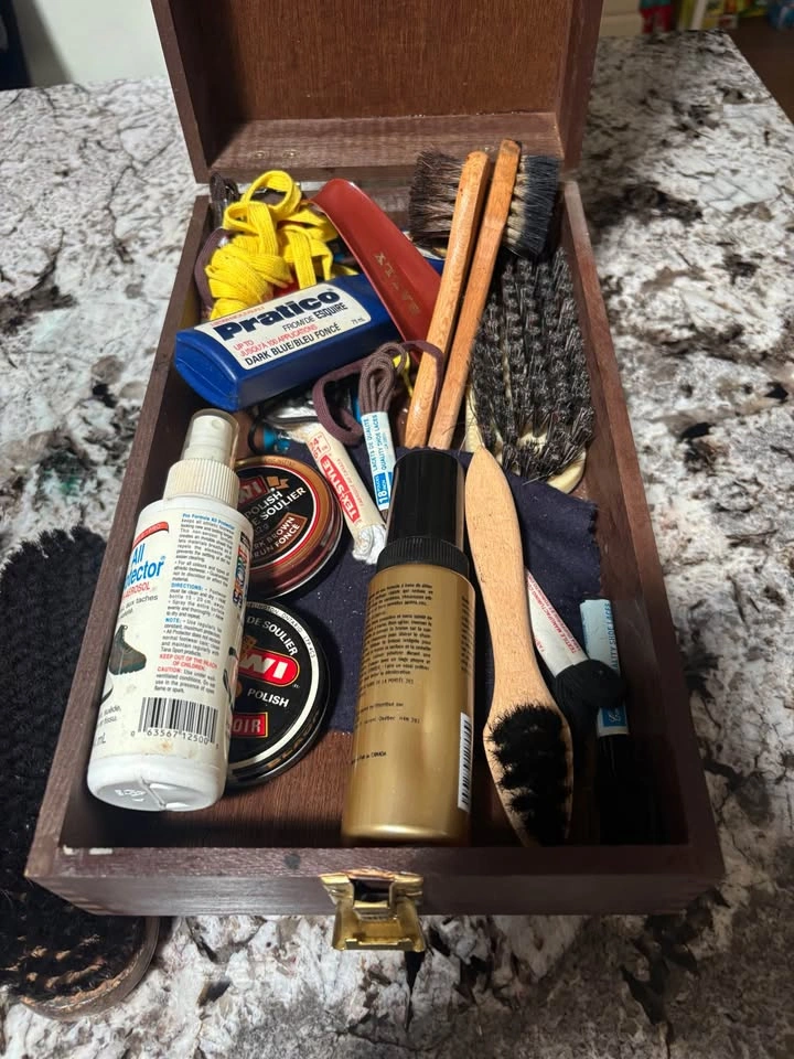 Vintage Shoe Shine Box with Brushes - photo 3