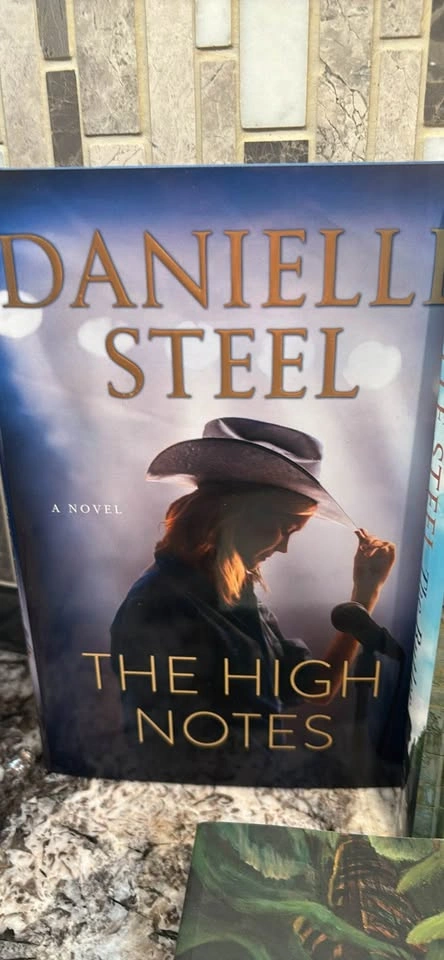 Danielle Steel The high notes, the butler & Emily Carr Growing P - photo 2