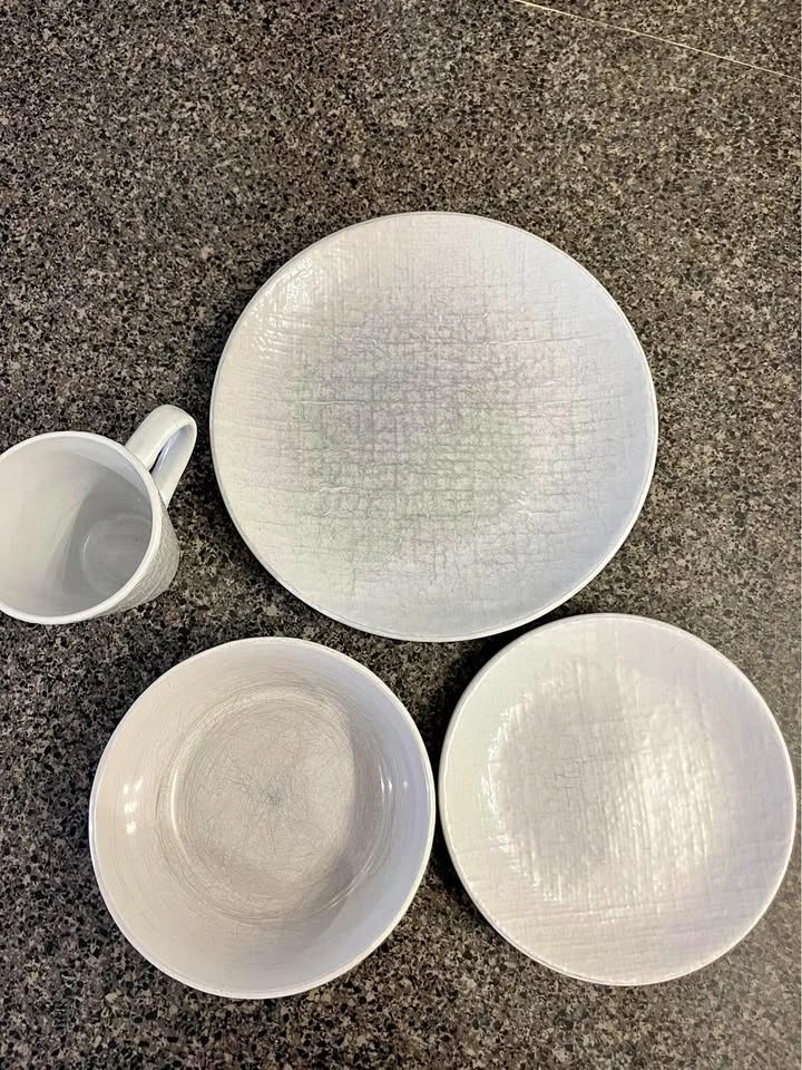 46 Piece Dinner Plate Set in White