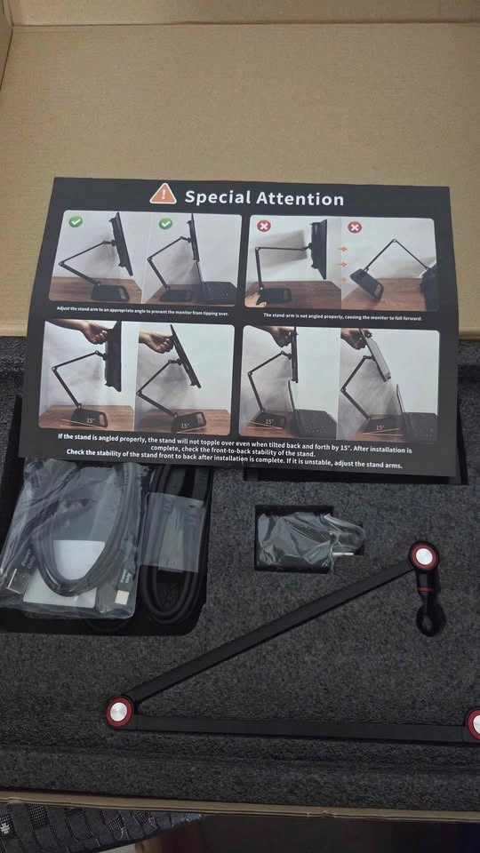 15.6" Portable Monitor + Stand & Smart Case - photo 4