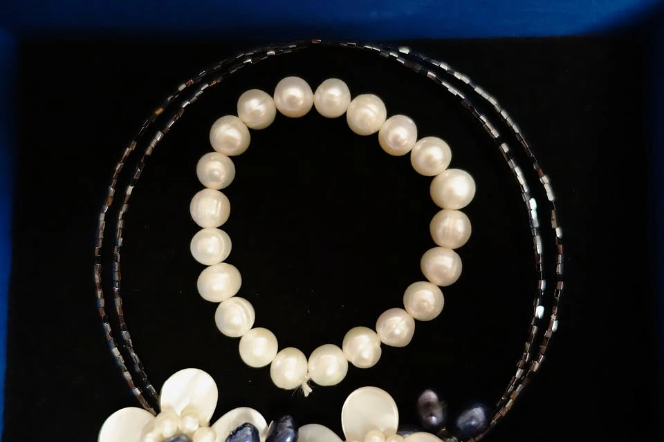 Set of 2 Cultured Freshwater Pearl & Mother of Pearl Necklace & - photo 3