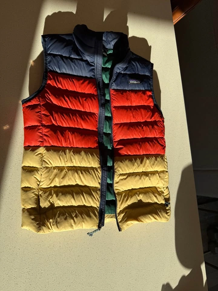 Patagonia Kids Down Vest Brand New - photo 2