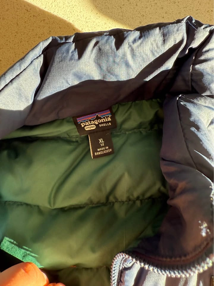 Patagonia Kids Down Vest Brand New - photo 4