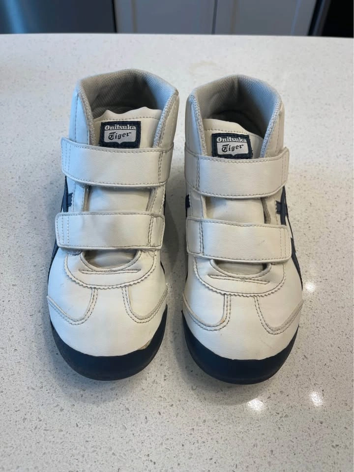 Lightly Used Onitsuka Tiger Shoes – Big Kids US Size 3