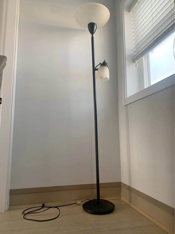 Floor lamp - great condition
