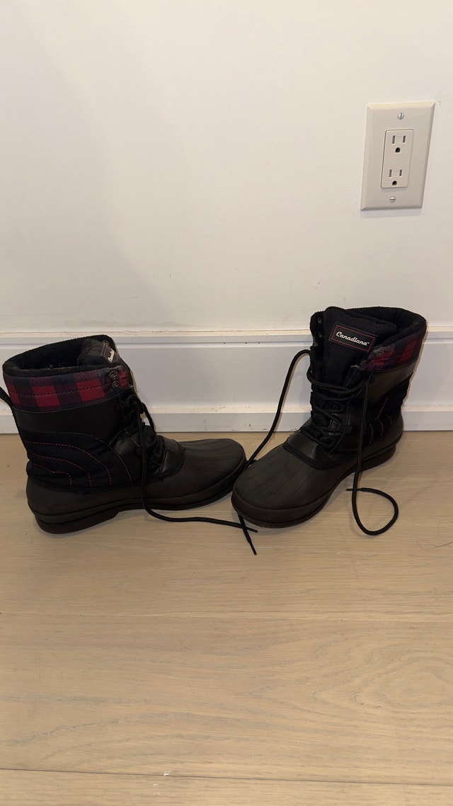 Canadiana Winter Boots - Size 9