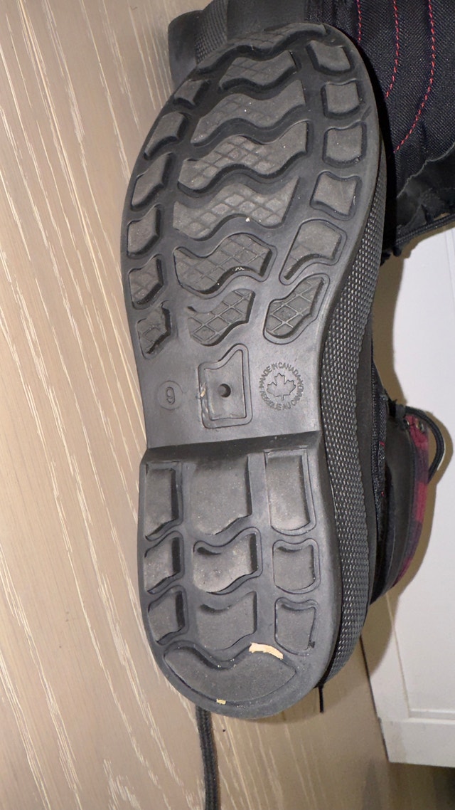 Canadiana Winter Boots - Size 9 - photo 2