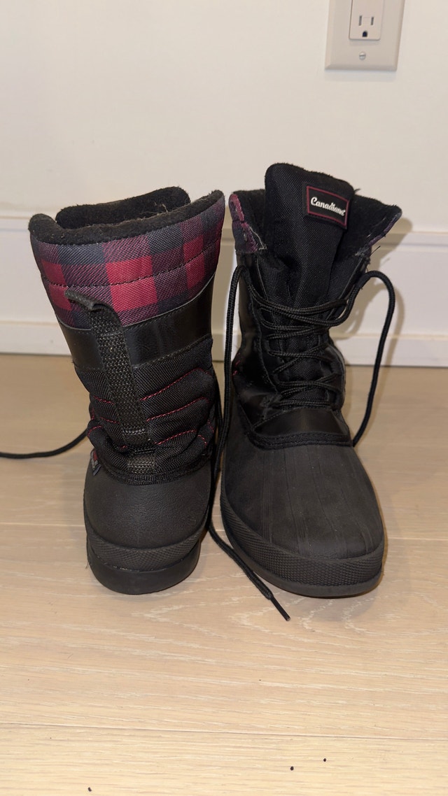 Canadiana Winter Boots - Size 9 - photo 3