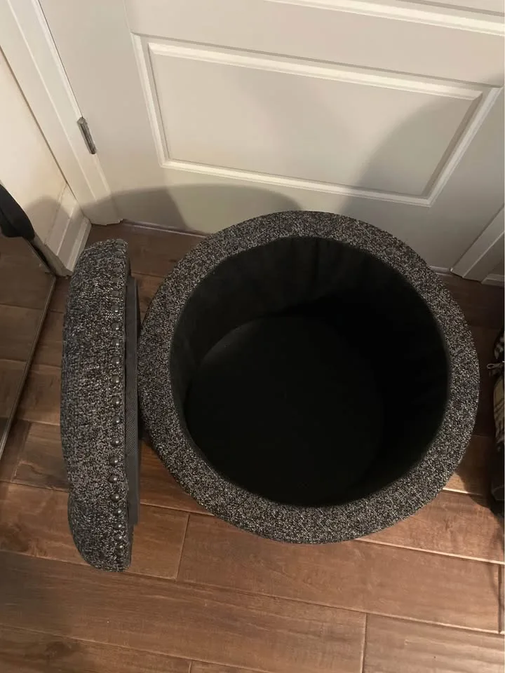 Grey Round Storage Ottoman image indicator(3)
