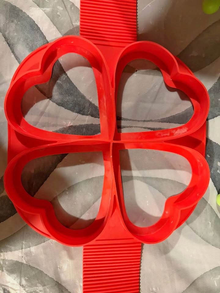 Egg/pancake silicone and metal shapes