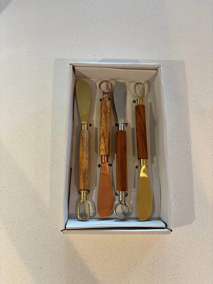 NEVER USED 4 Spreader Set