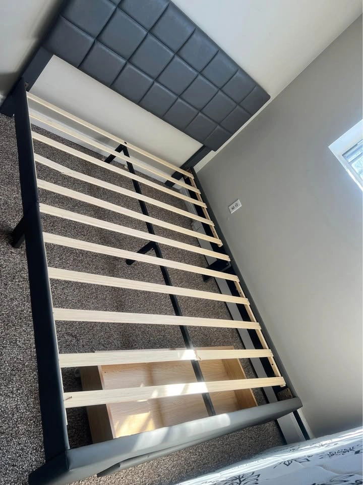 Queen bed with mattress - photo 5