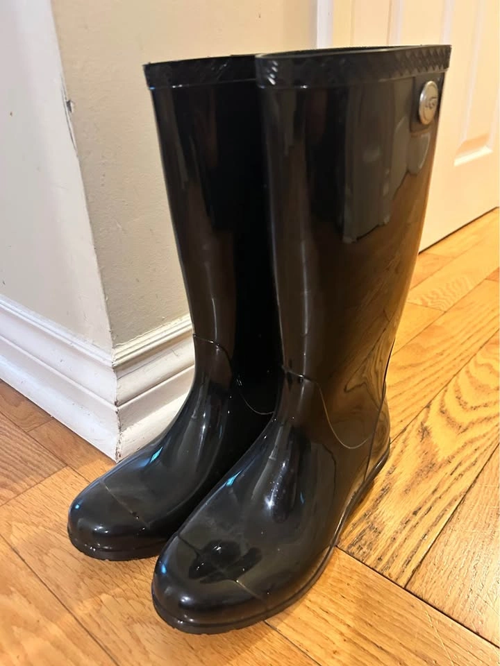 UGG Black High-Gloss Rain Boots size 8- 8.5 - photo 2