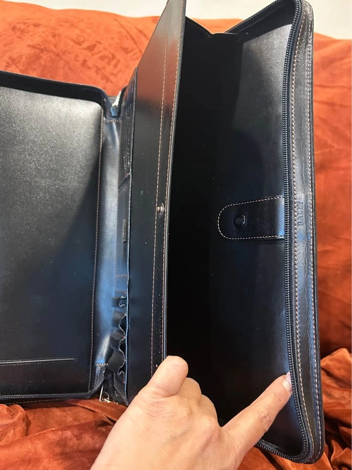 Black Bally Textured Leather Document Holder Portfolio - Made in - photo 4