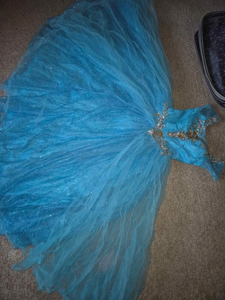 Sparkly light blue embellished formal gown - photo 2