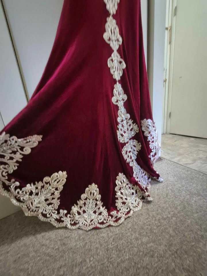 Burgundy Velvet Beaded Formal Dress - photo 3
