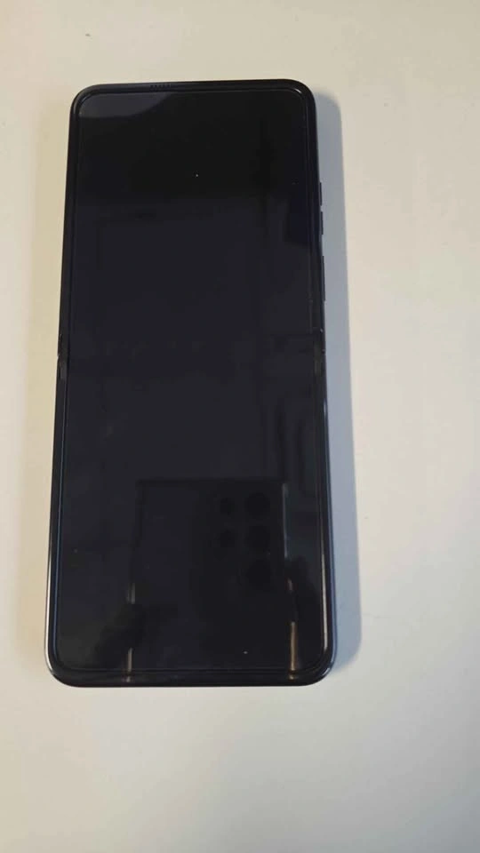 Moto Razr 2025 - UNLOCKED! - photo 2