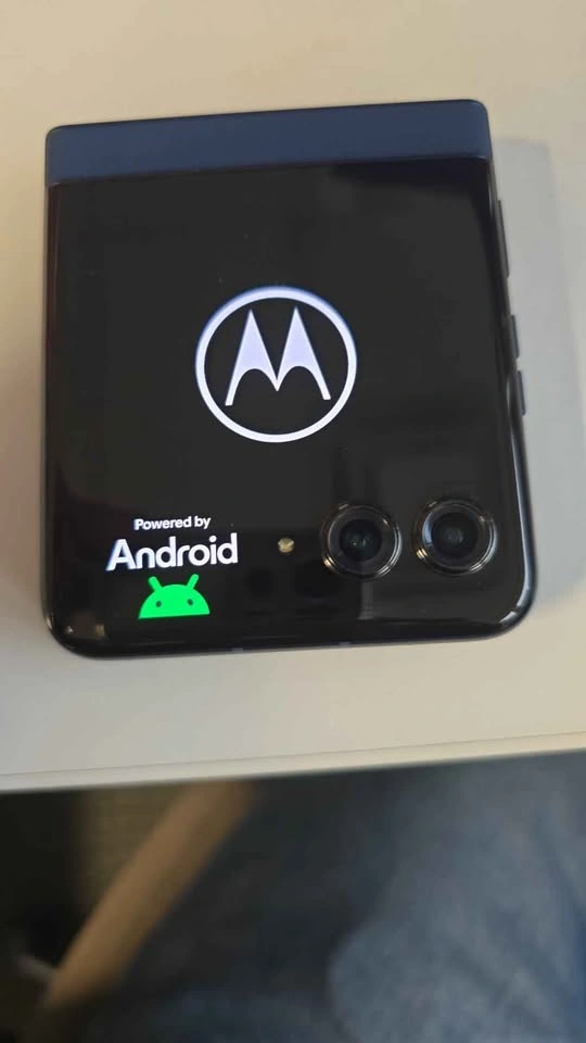 Moto Razr 2025 - UNLOCKED! - photo 4