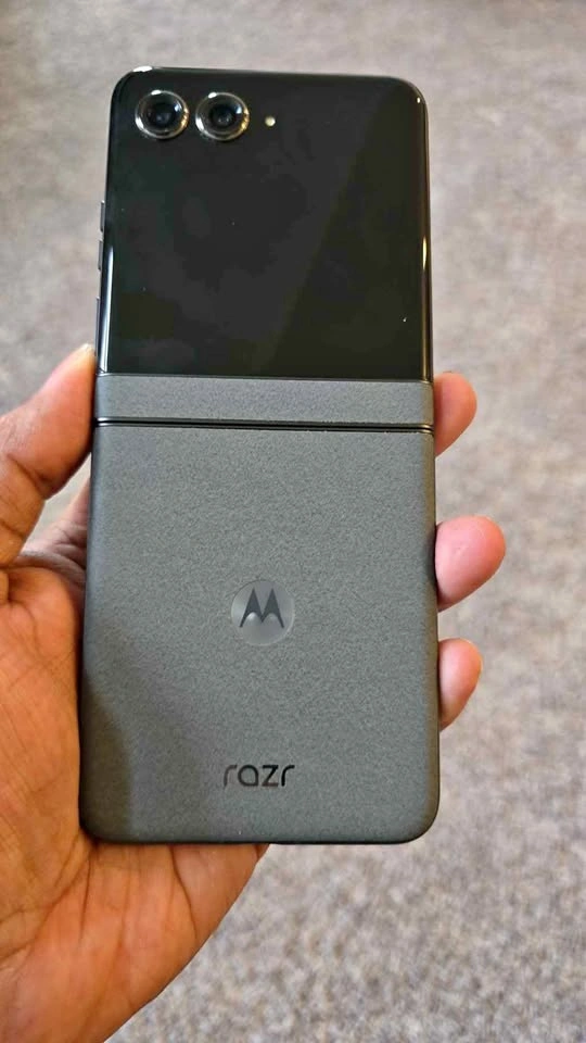Motorola Razr 2024 - 256GB Unlocked
