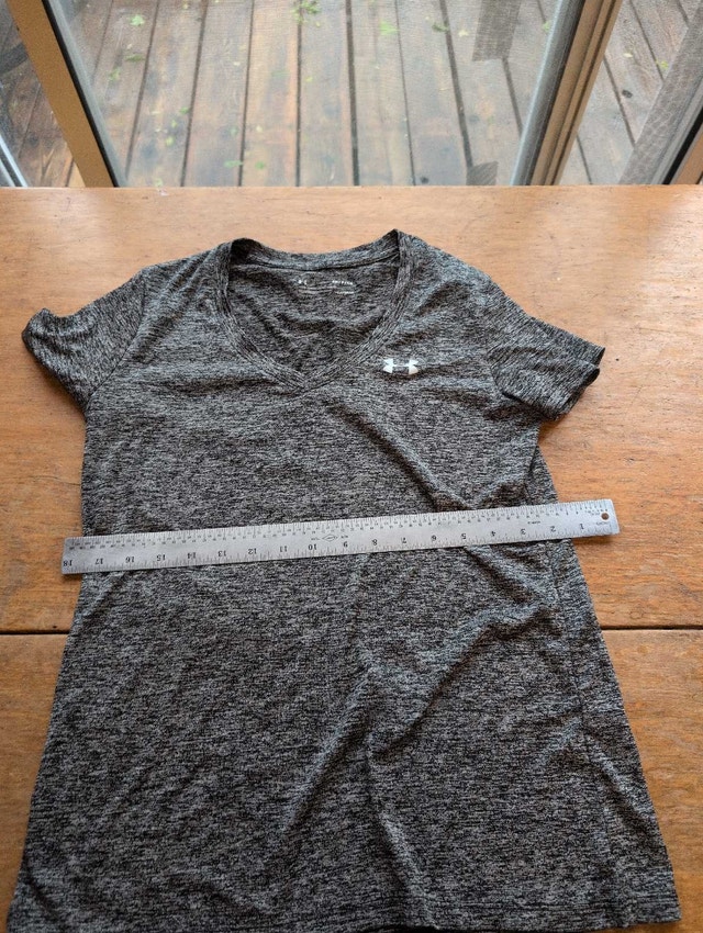 Under Armour Top - Women's Small - Grey