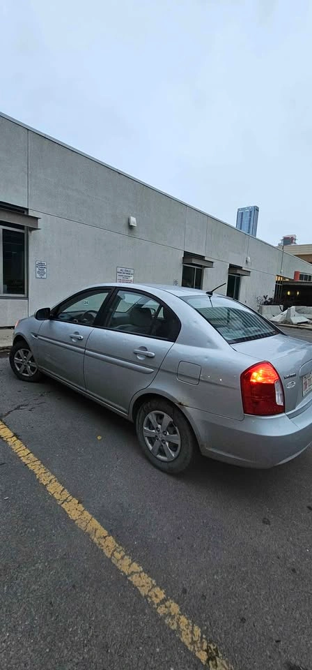 2010 Hyundai Accent GLS – Clean, Low KM, Great Condition - photo 2
