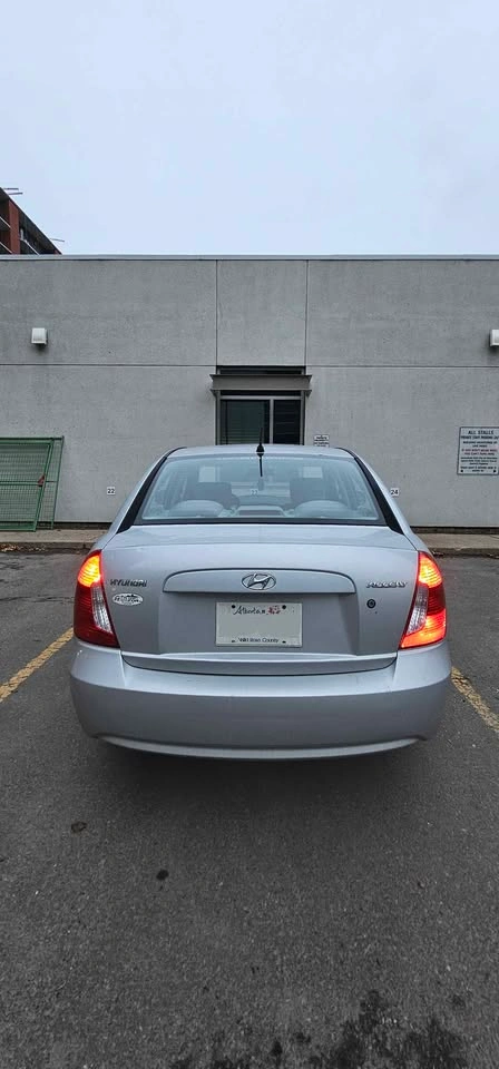 2010 Hyundai Accent GLS – Clean, Low KM, Great Condition - photo 3