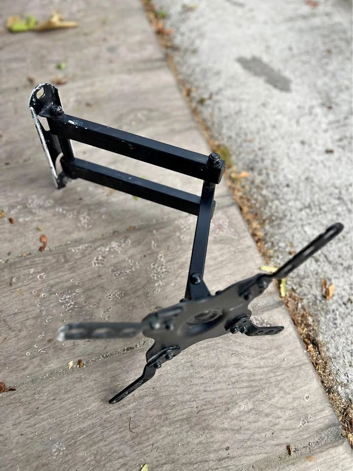 VideoSecu Swivel Tilt TV Wall Mount - Used