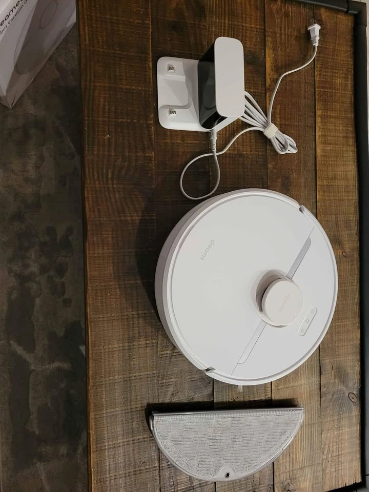 New dreametech Robot Vacuum D9 NA Version