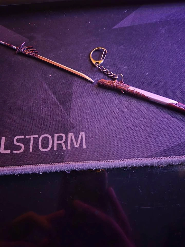 Cool sword keychain - photo 2