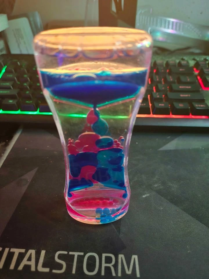 Small Hourglass Lava Lamp - photo 2