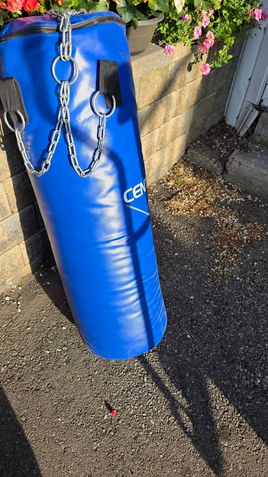 Punching Bag with Gloves and Mounting Bracket - photo 2