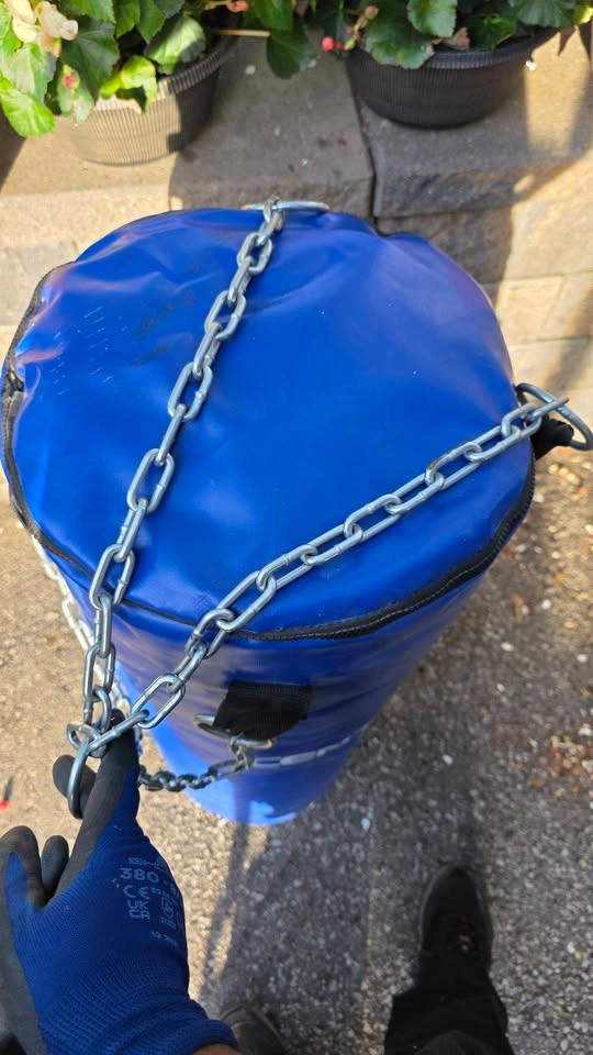 Punching Bag with Gloves and Mounting Bracket - photo 3