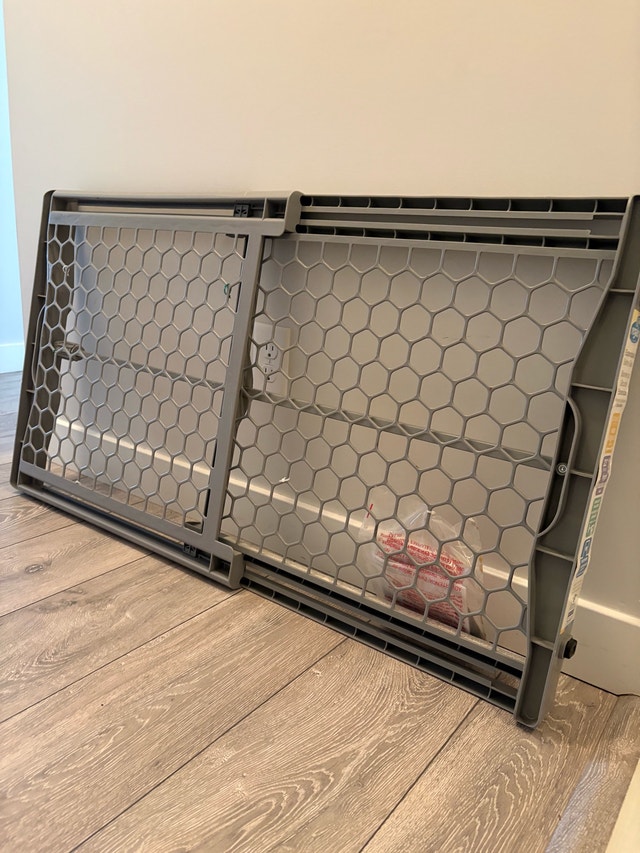 Plastic Baby Gate - photo 2