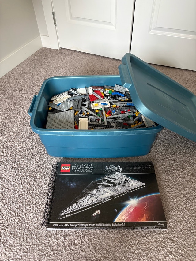 LEGO UCS Star Destroyer (Retired) - photo 2