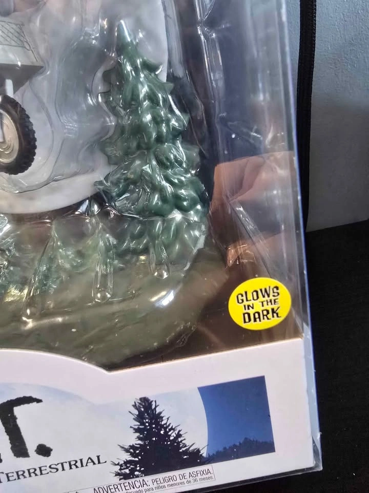 Elliot and ET Glow in the Dark Funko Pop #1259 - photo 2
