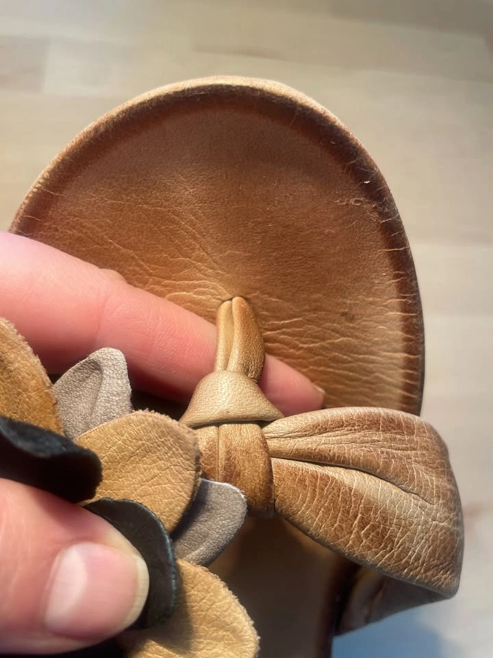 All leather flower flat sandals, size US 6 - photo 5