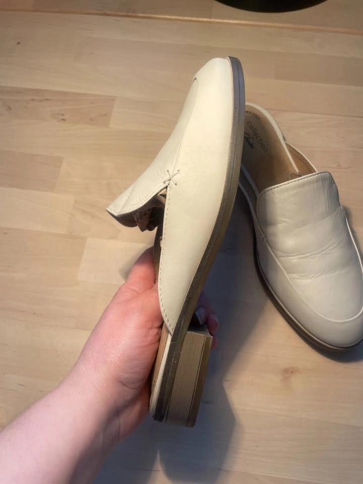 US 6.5, Clarks Trish Plant mules in ivory leather. - photo 2